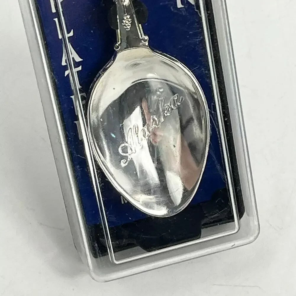 Unbranded vintage souvenir